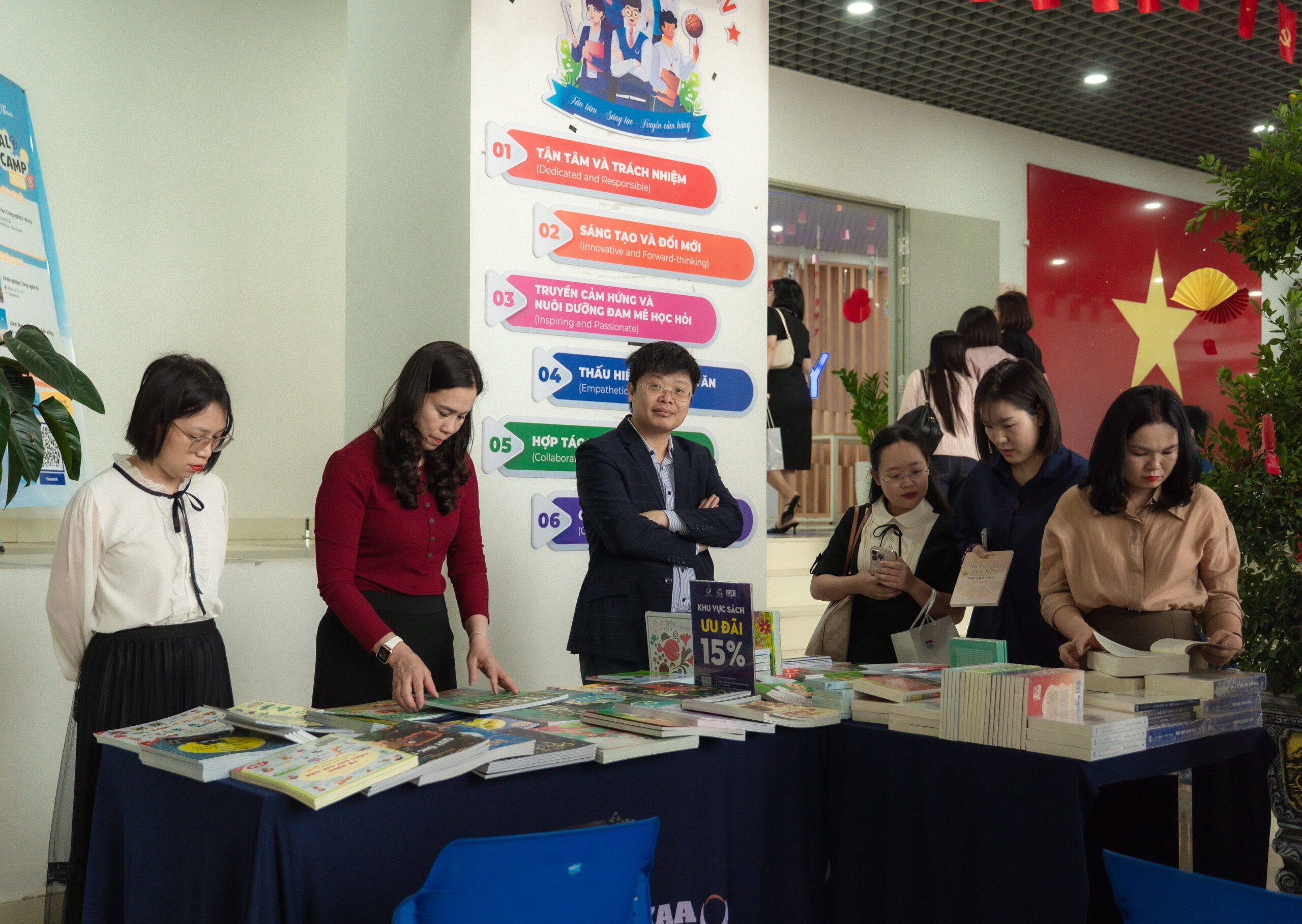 IPER (Quảng Văn) cũng mang đến hội thảo các đầu sách giáo dục và sách song ngữ tiêu biểu, thu hút sự quan tâm của nhiều giáo viên, phụ huynh và nhà quản lý giáo dục.