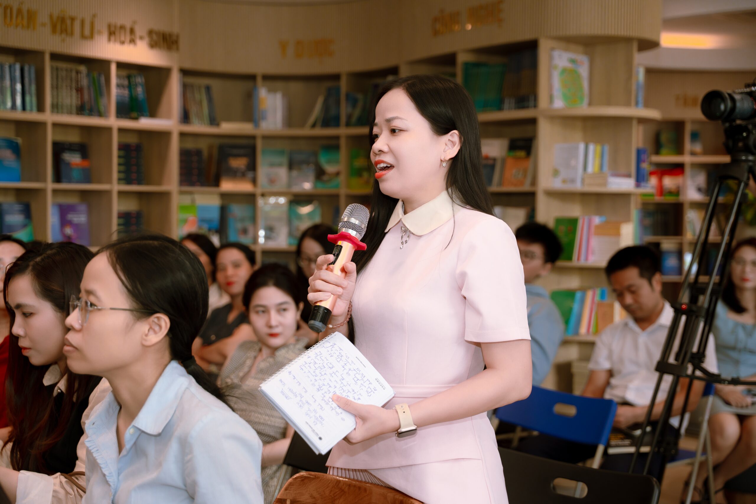 Thảo luận với khán giả về AI