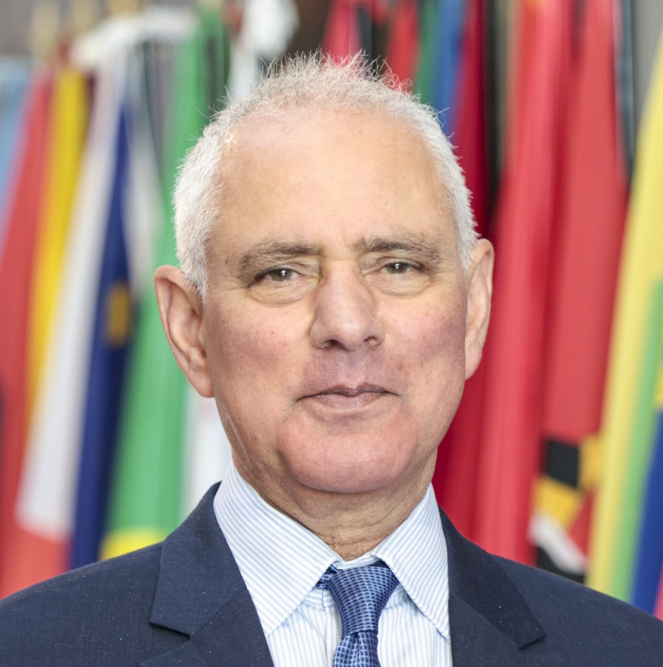 Giáo sư Sayed Azam-Ali